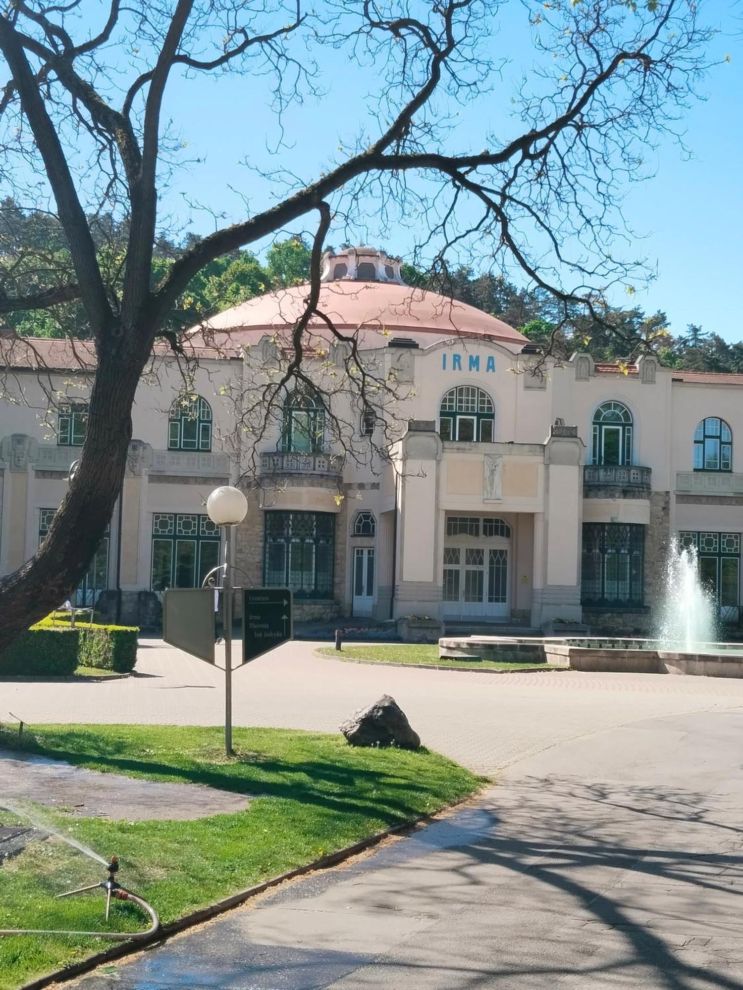Leier Apartments بييشتِني المظهر الخارجي الصورة