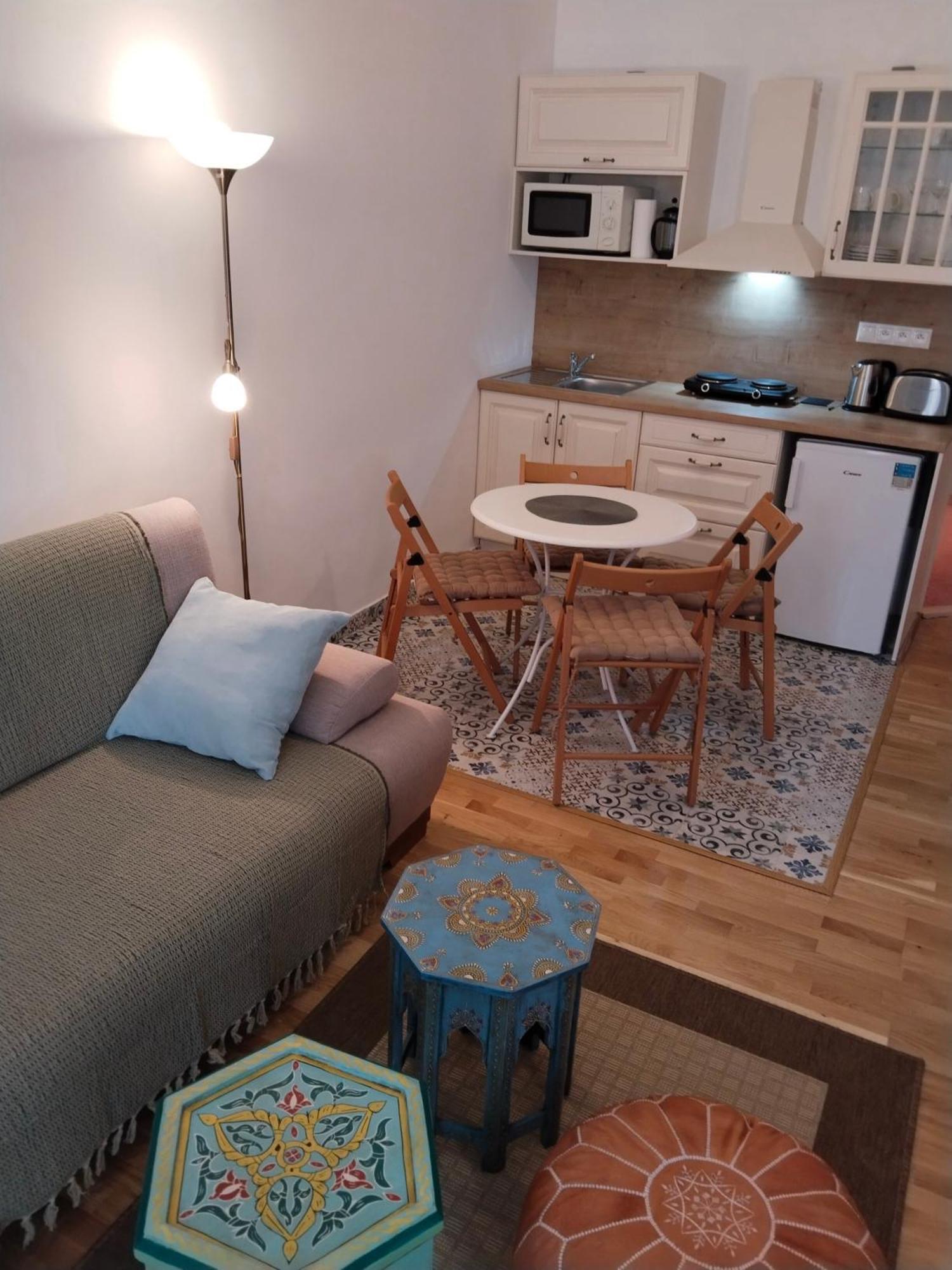 Leier Apartments بييشتِني المظهر الخارجي الصورة