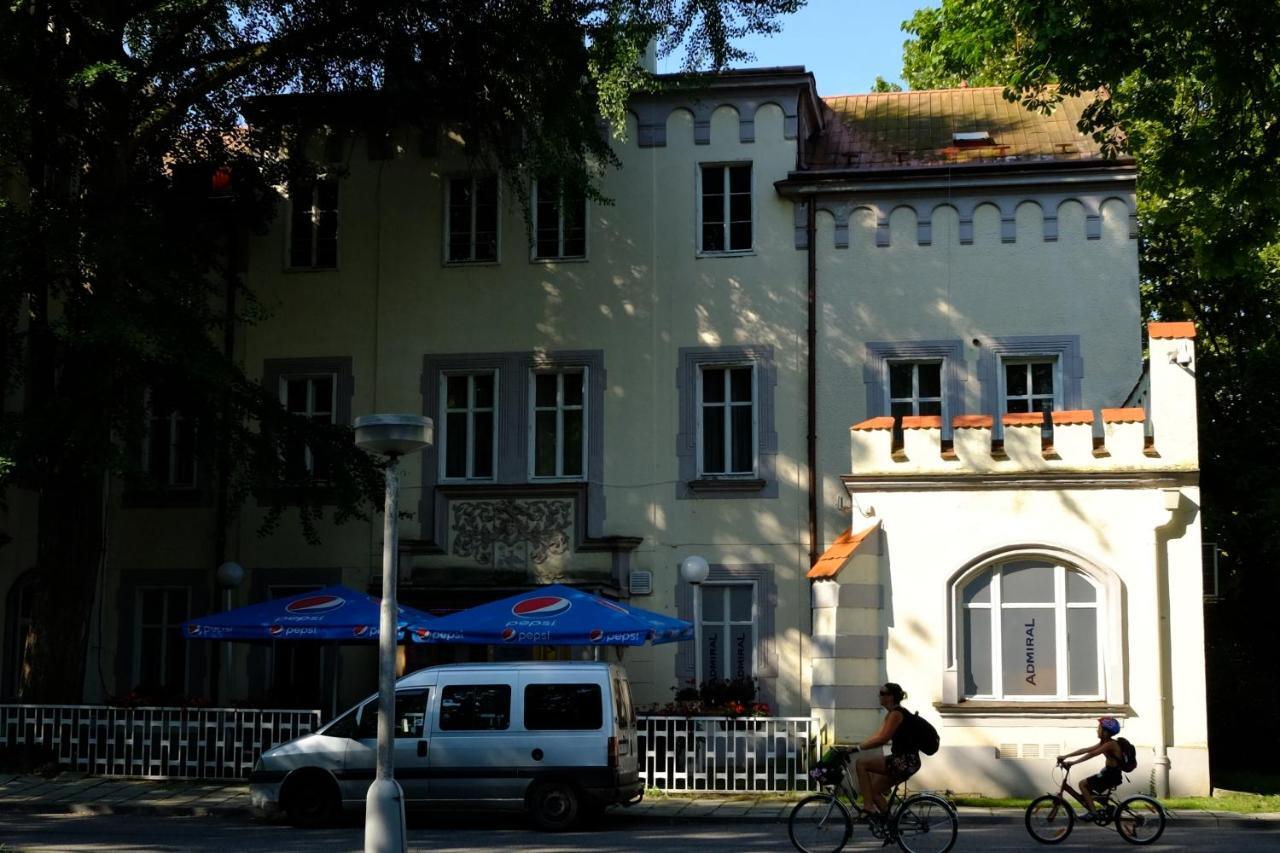 Leier Apartments بييشتِني المظهر الخارجي الصورة